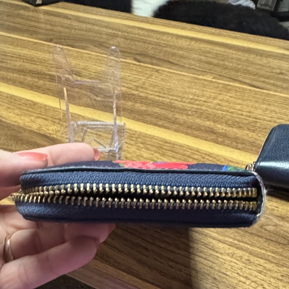 Tory Burch Dark Blue Floral Zip Wallet - Picture 7 of 8